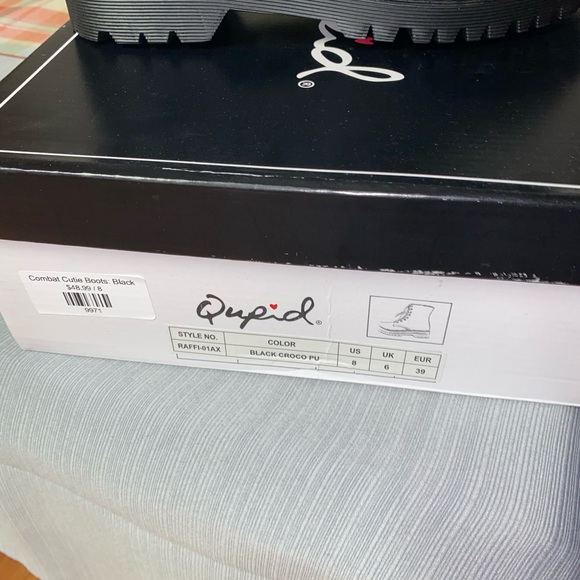 Shop hopes boots - Picture 1 of 2